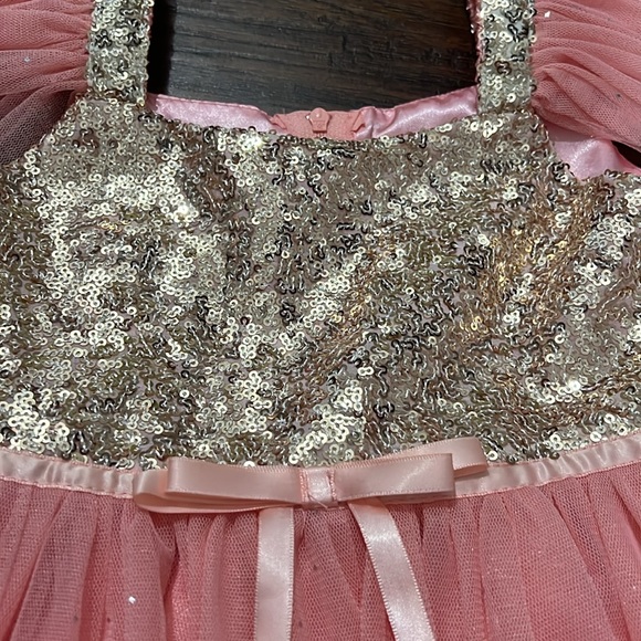 A dress fit for a princess - like new - Picture 2 of 6